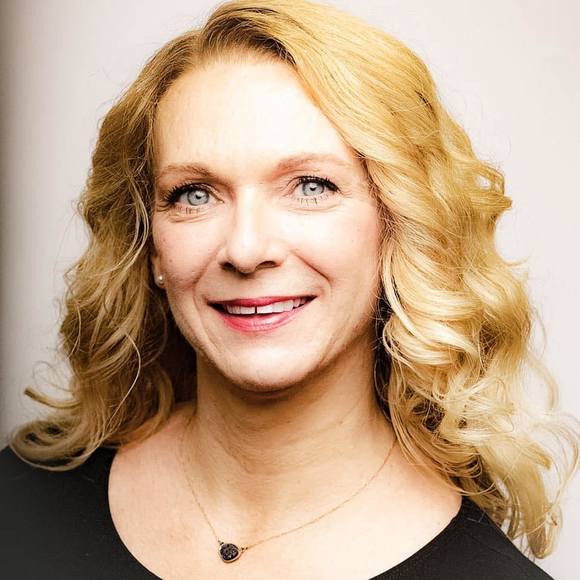 Meet your Posher, Julie - Picture 1 of 3